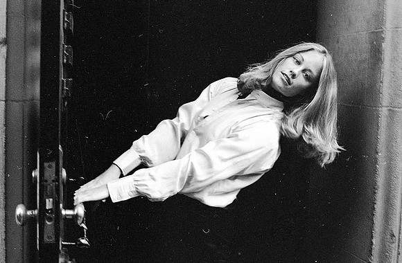 Cybill Shepherd, 1971