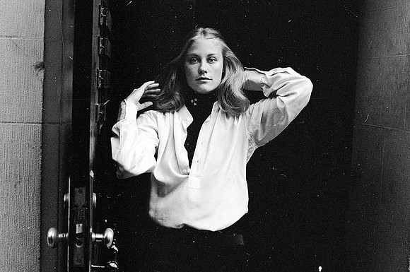 Cybill Shepherd, 1971