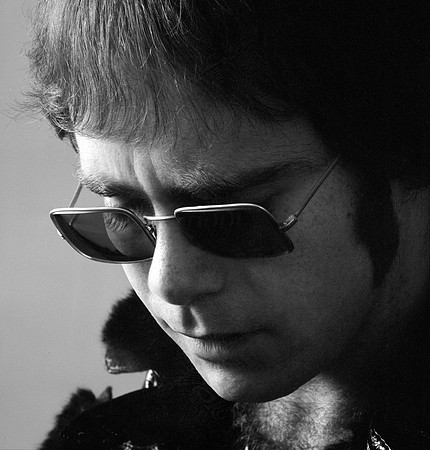 Elton John, close-up