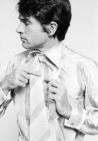 Warren Beatty ties a Necktie, 1967