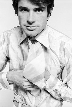 Warren Beatty ties a Necktie, 1967